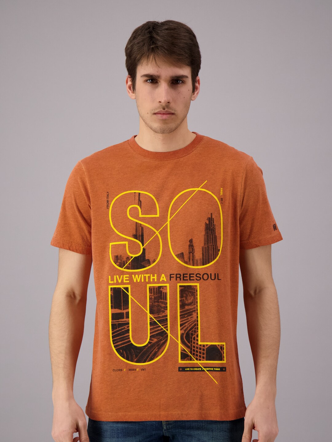 

FREESOUL Men Rust & Yellow Printed Pure Cotton T-shirt