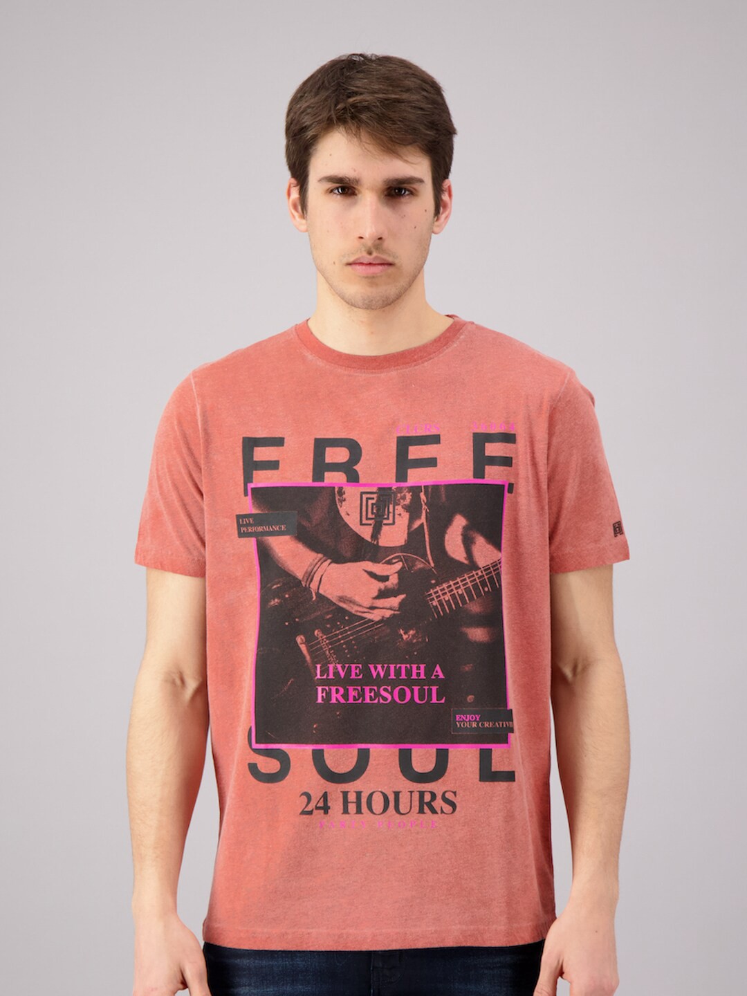 

FREESOUL Men Orange & Black Printed Pure Cotton T-shirt