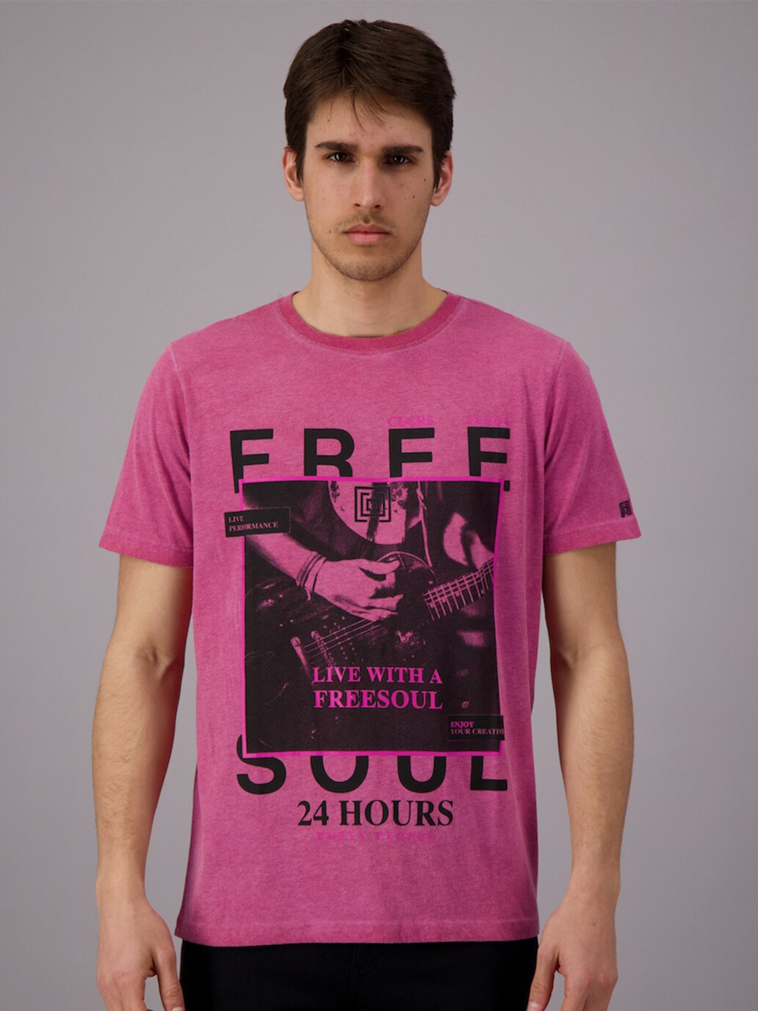 

FREESOUL Men Pink & Black Printed Pure Cotton T-shirt