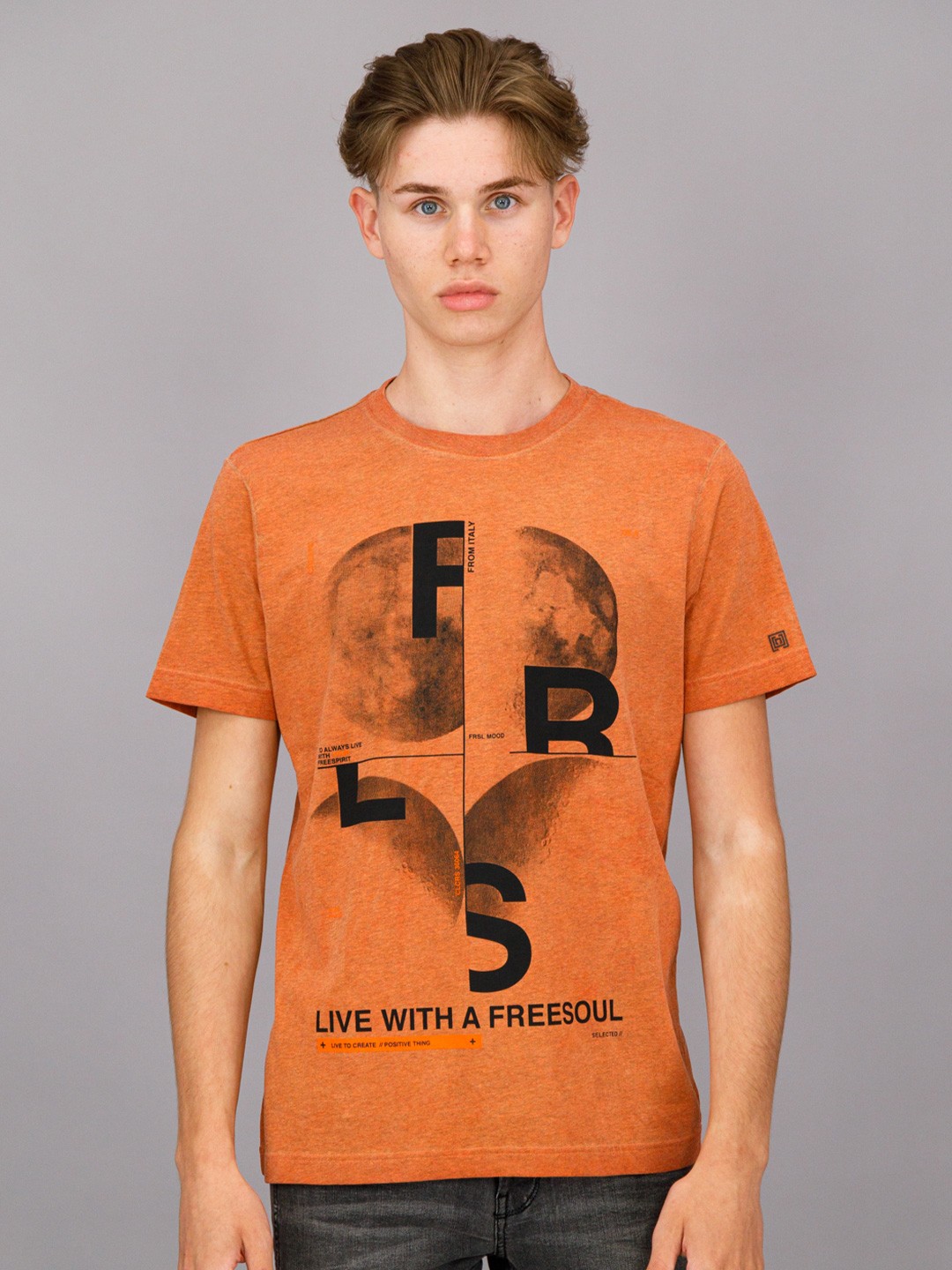 

FREESOUL Men Rust & Black Printed Pure Cotton T-shirt