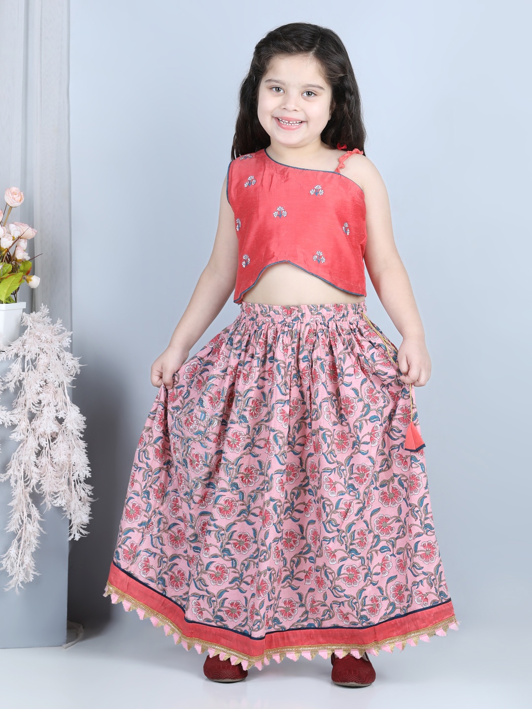 

Kinder Kids Girls Pink & Peach-Coloured Printed Block Print Ready to Wear Lehenga & Choli