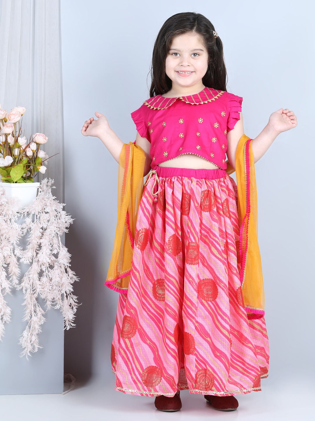 

Kinder Kids Girls Pink & Orange Printed Foil Print Ready to Wear Lehenga & Blouse With Dupatta