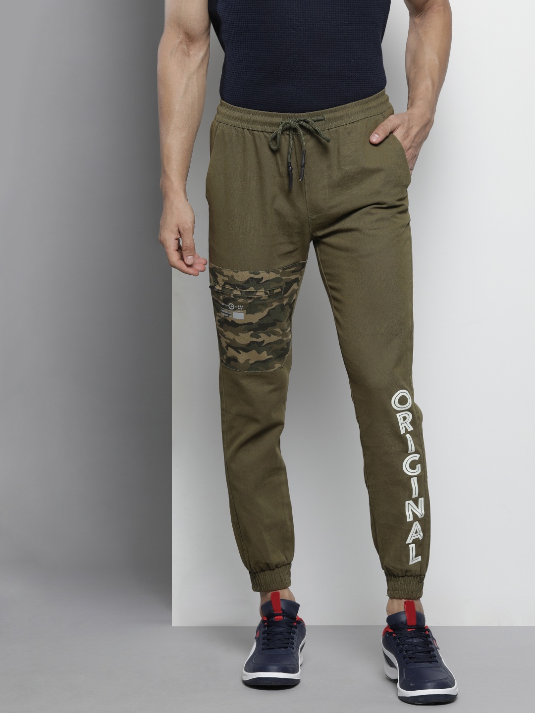 

The Indian Garage Co Men Olive Green Colourblocked Slim Fit Pleated Joggers Trousers
