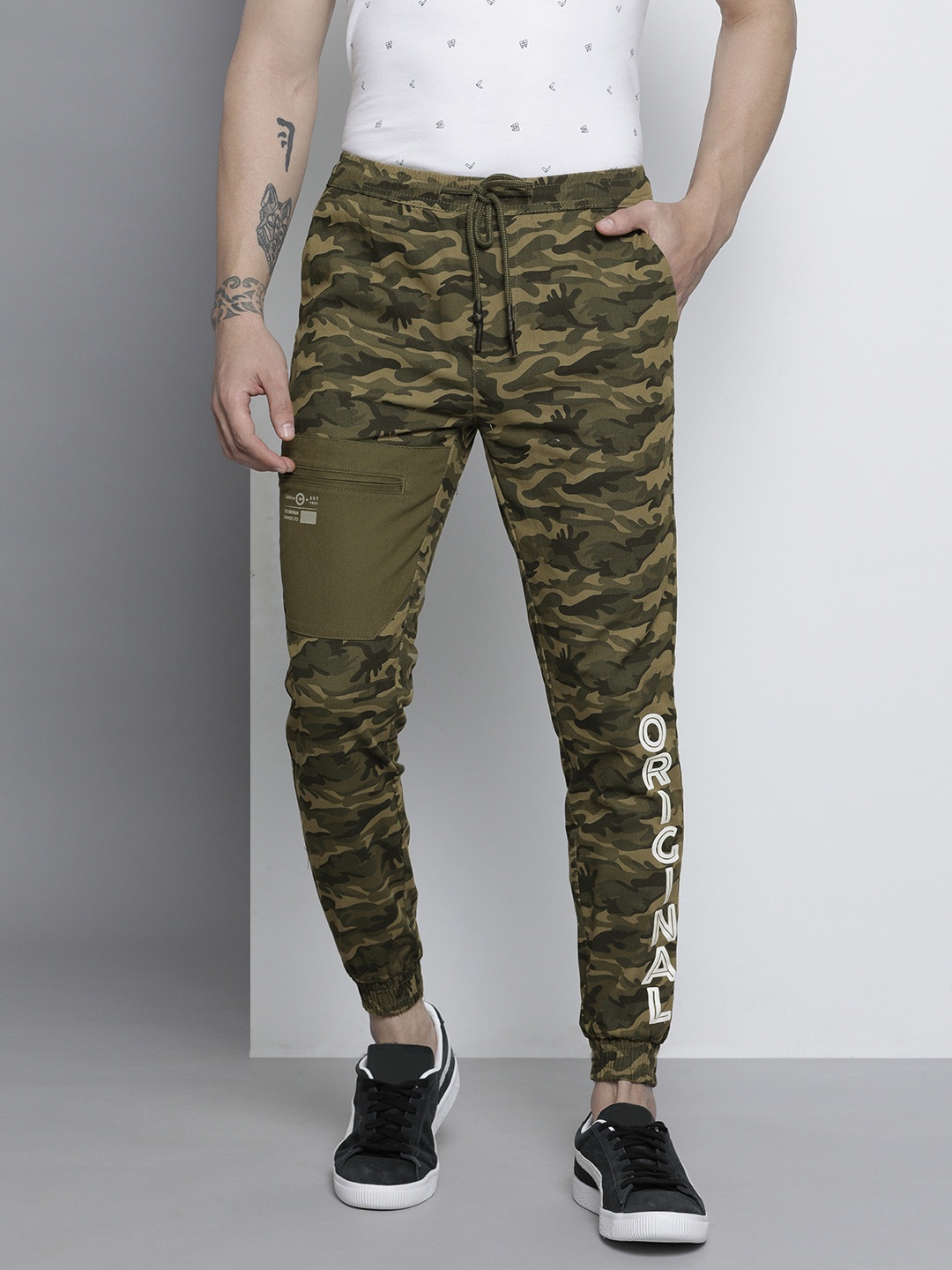 

The Indian Garage Co Men Olive Green And Khaki Printed Joggers