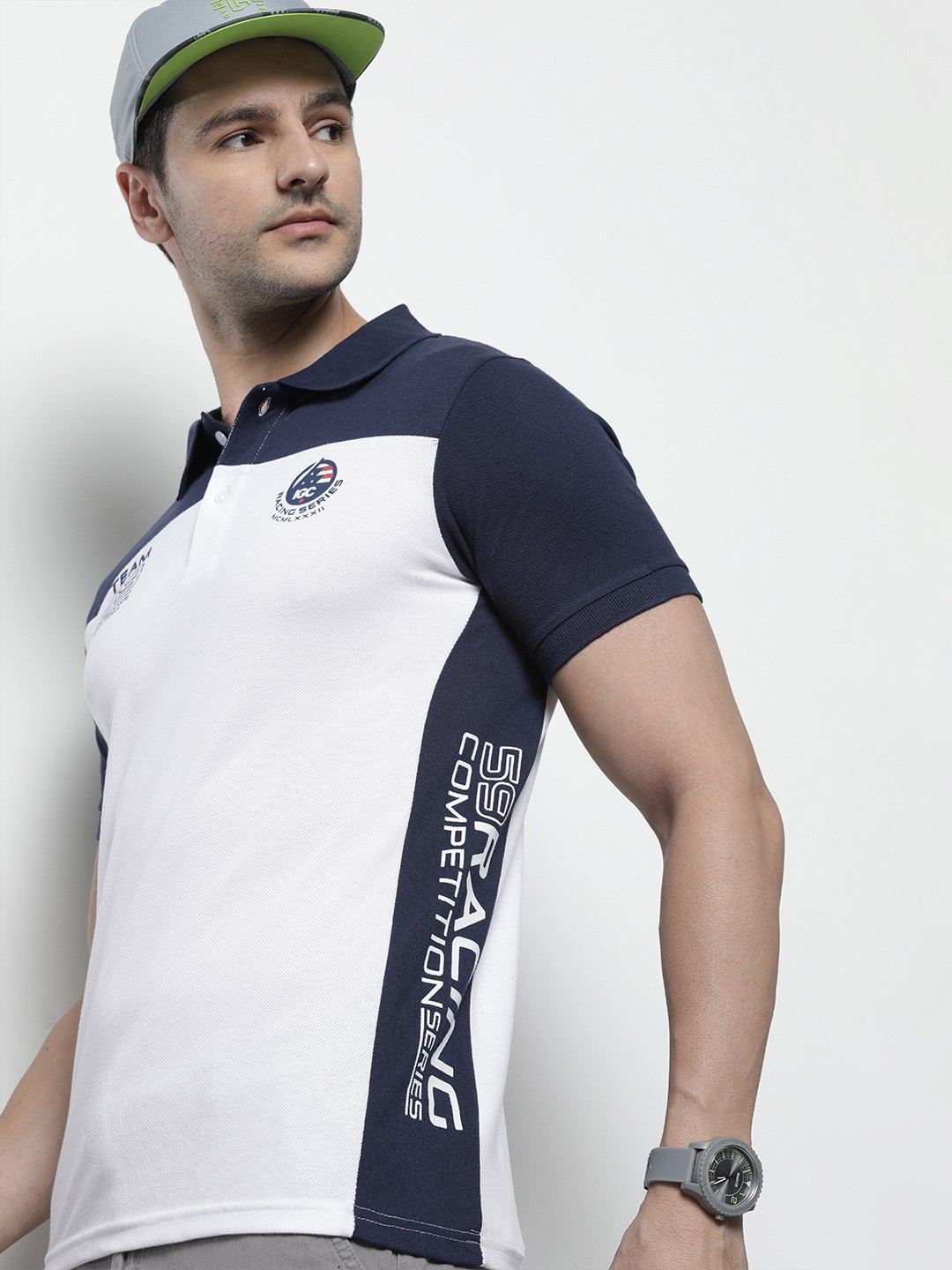 

The Indian Garage Co Men White & Navy Blue Colourblocked Polo Collar T-shirt
