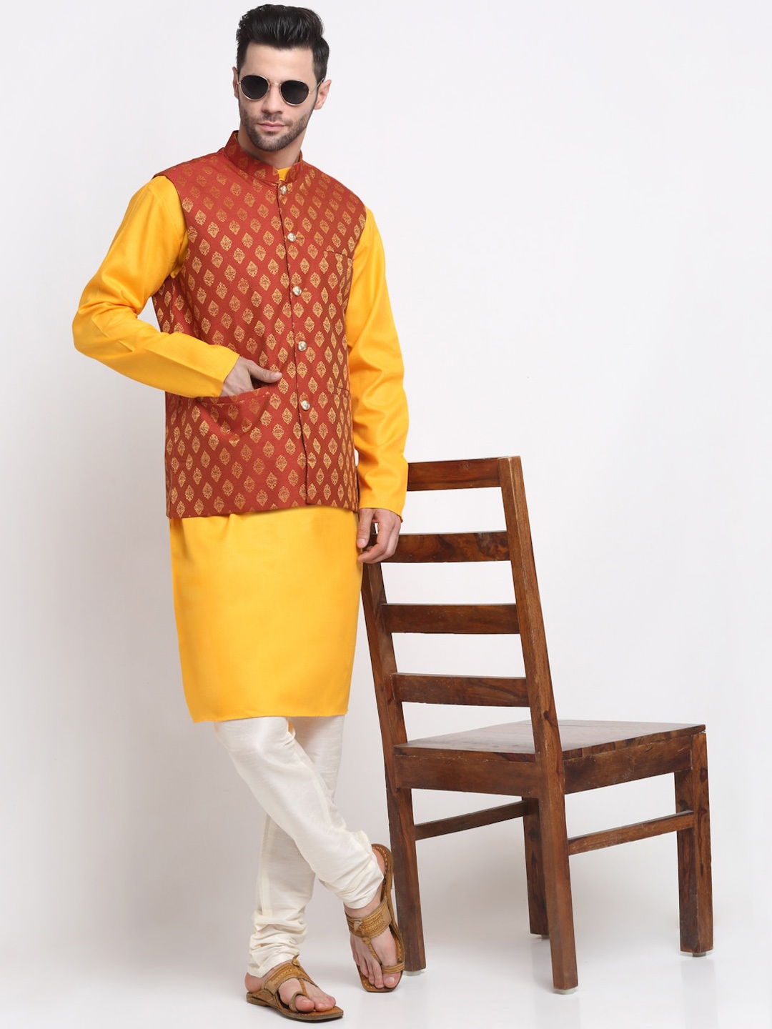 

NEUDIS Men Yellow & Maroon Solid Kurta with Churidar & Nehru Jacket