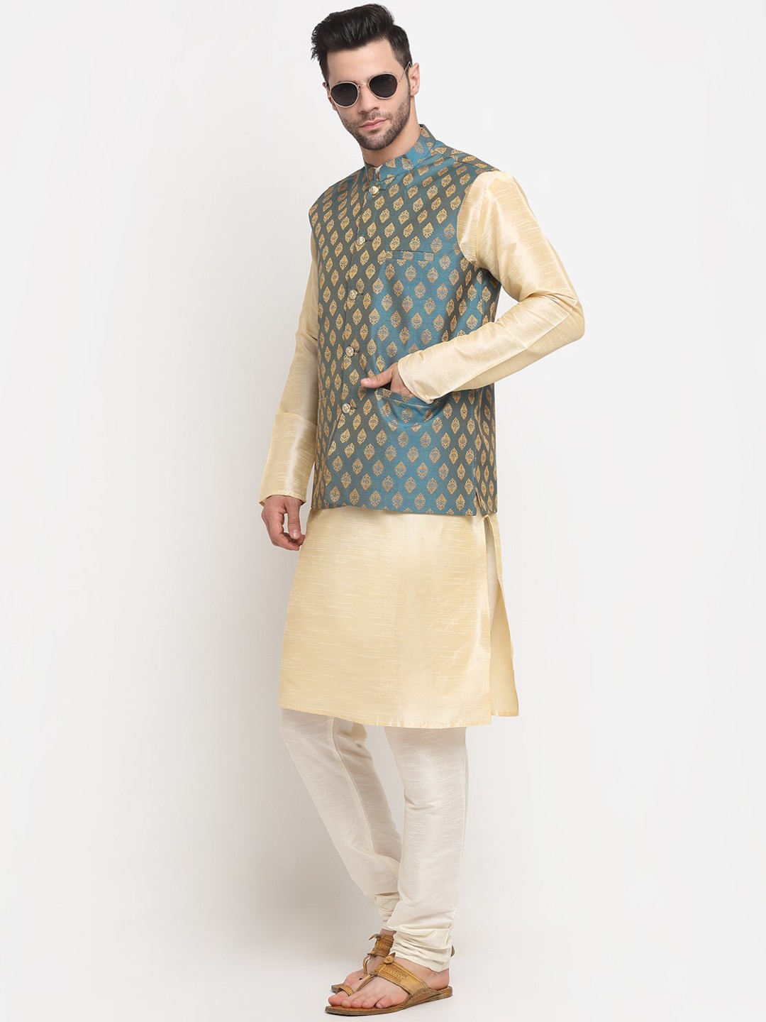 

NEUDIS Men Beige & Blue Solid Kurta with Churidar & Nehru Jacket