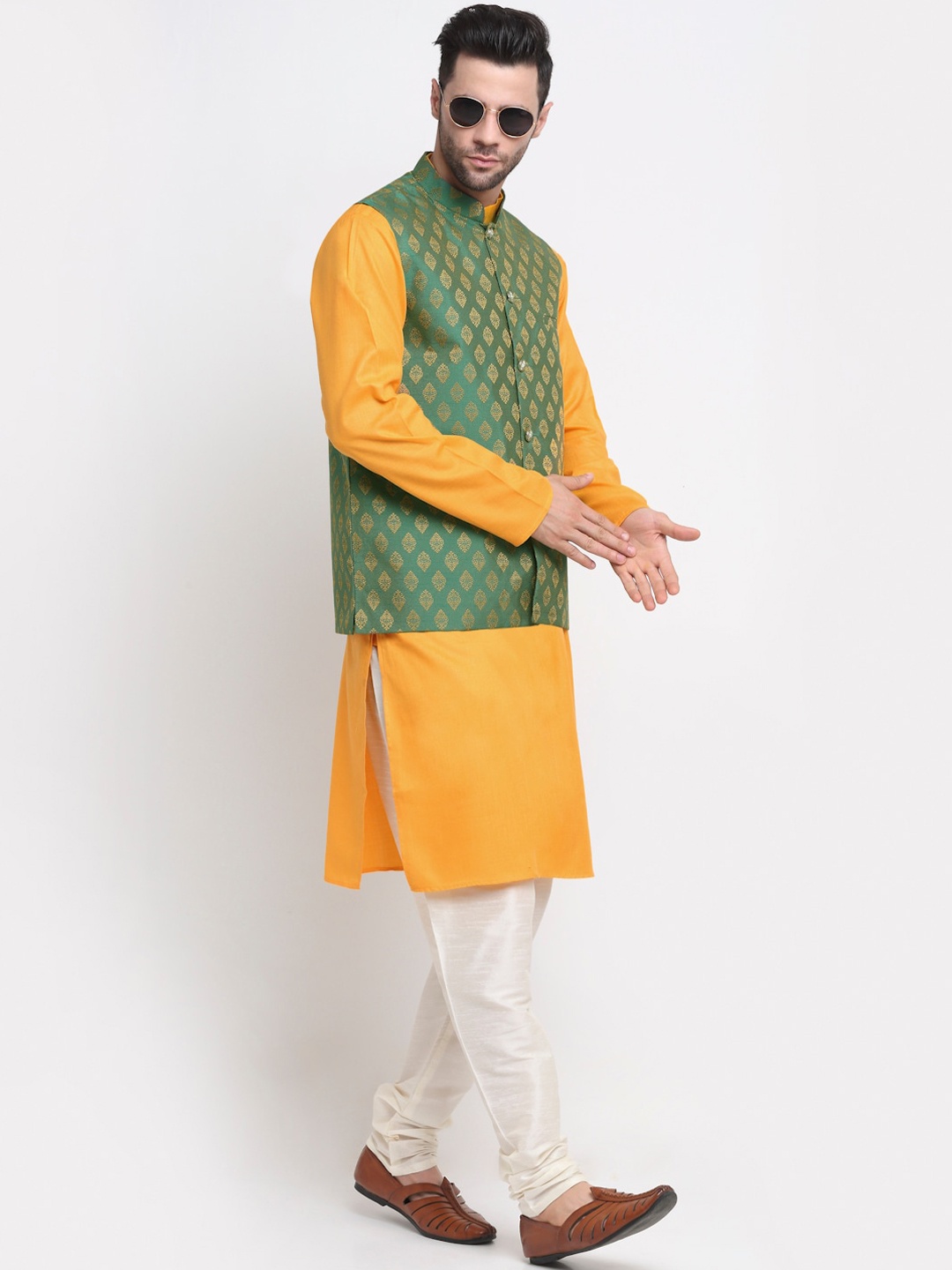 

NEUDIS Men Yellow & Green Solid Kurta with Churidar & Nehru Jacket