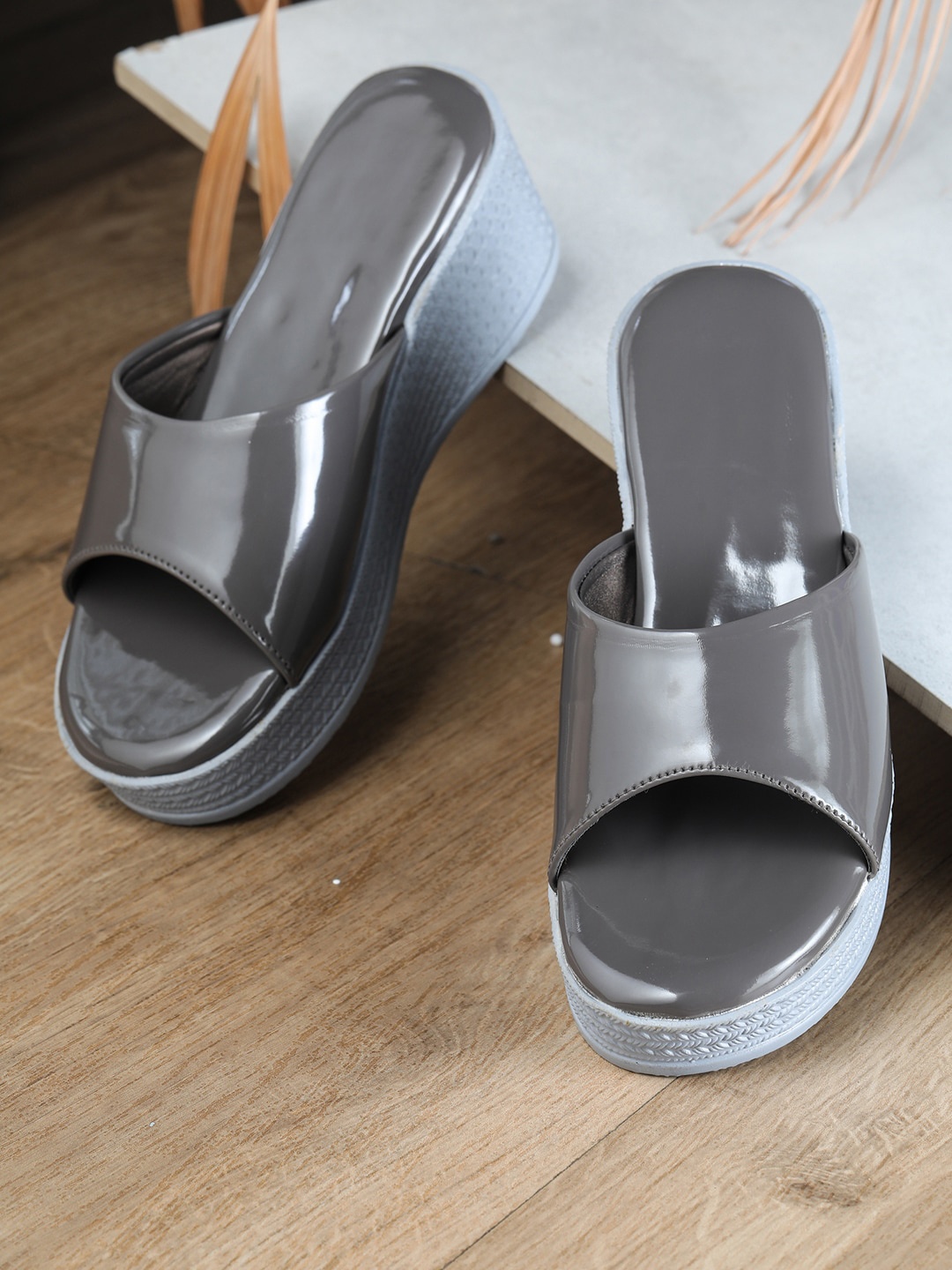 

HASTEN Grey Solid Wedge Heels
