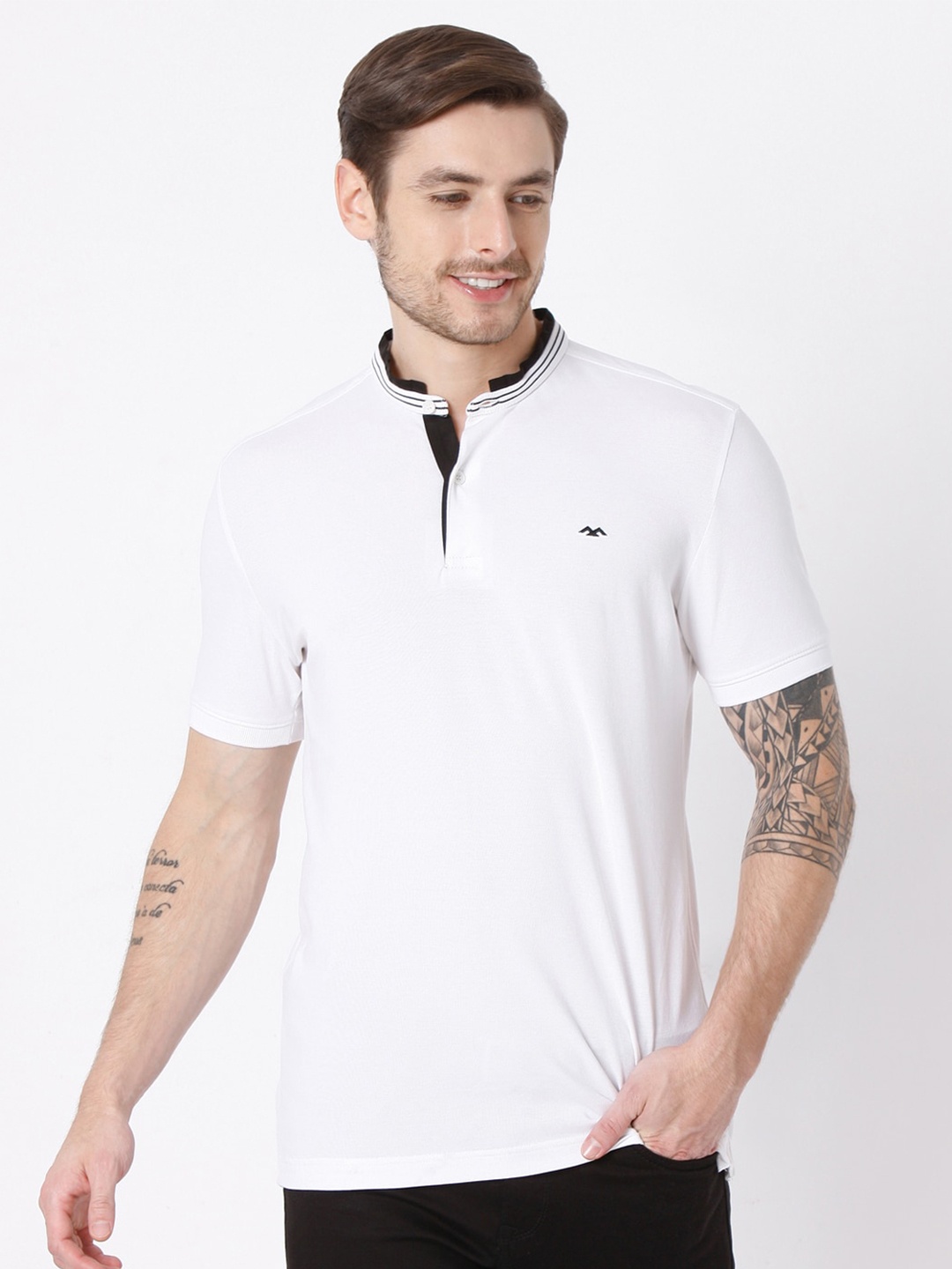 

Mufti Men White Solid Cotton Slim Fit T-shirt