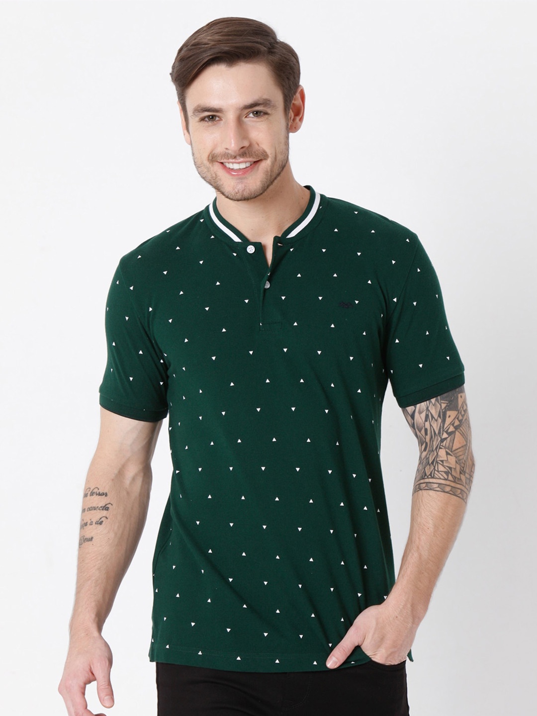 

Mufti Men Green & White Printed Henley Neck Slim Fit T-shirt