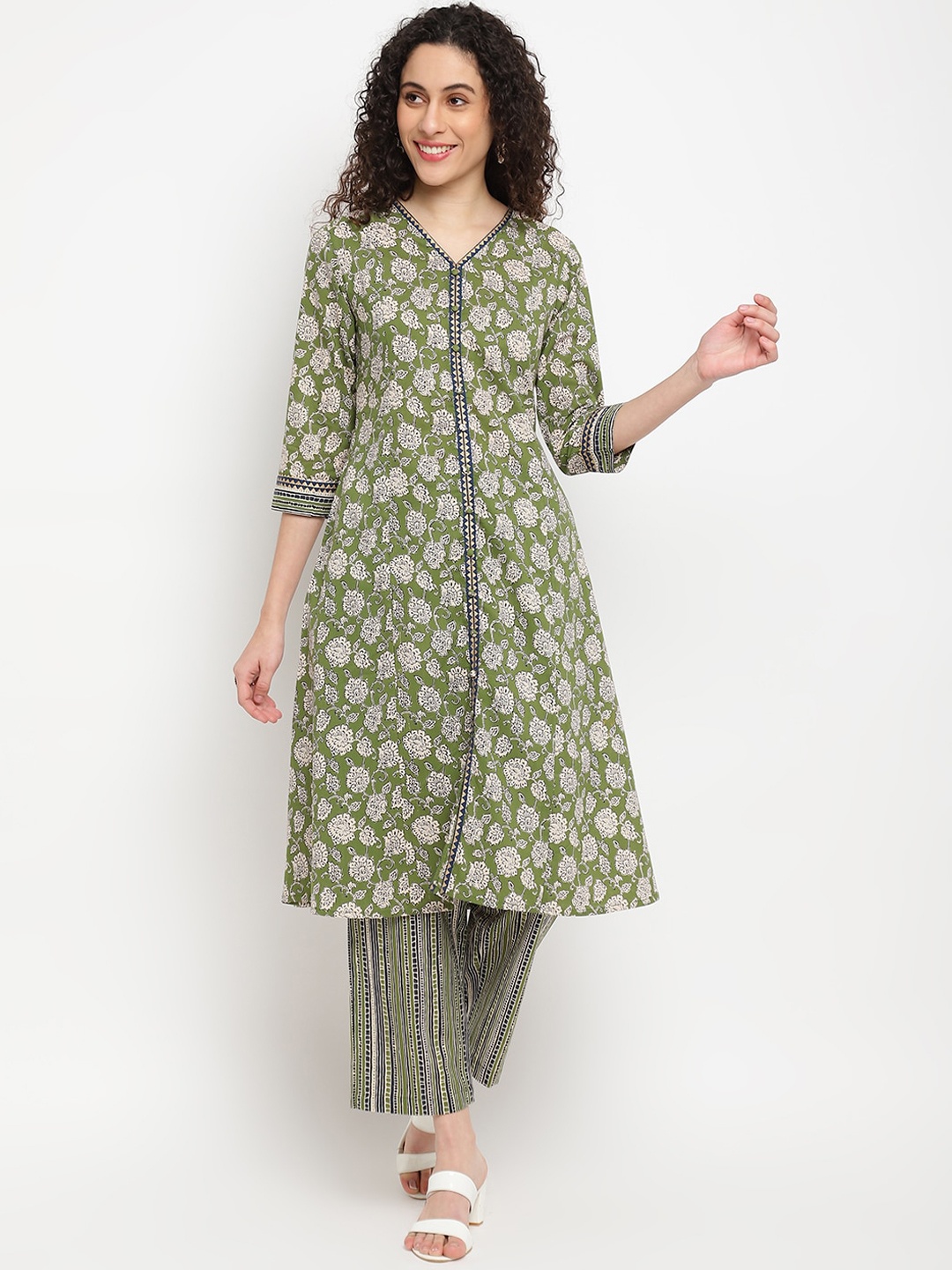 

IMARA Women Green Floral Printed Kurta with Palazzos