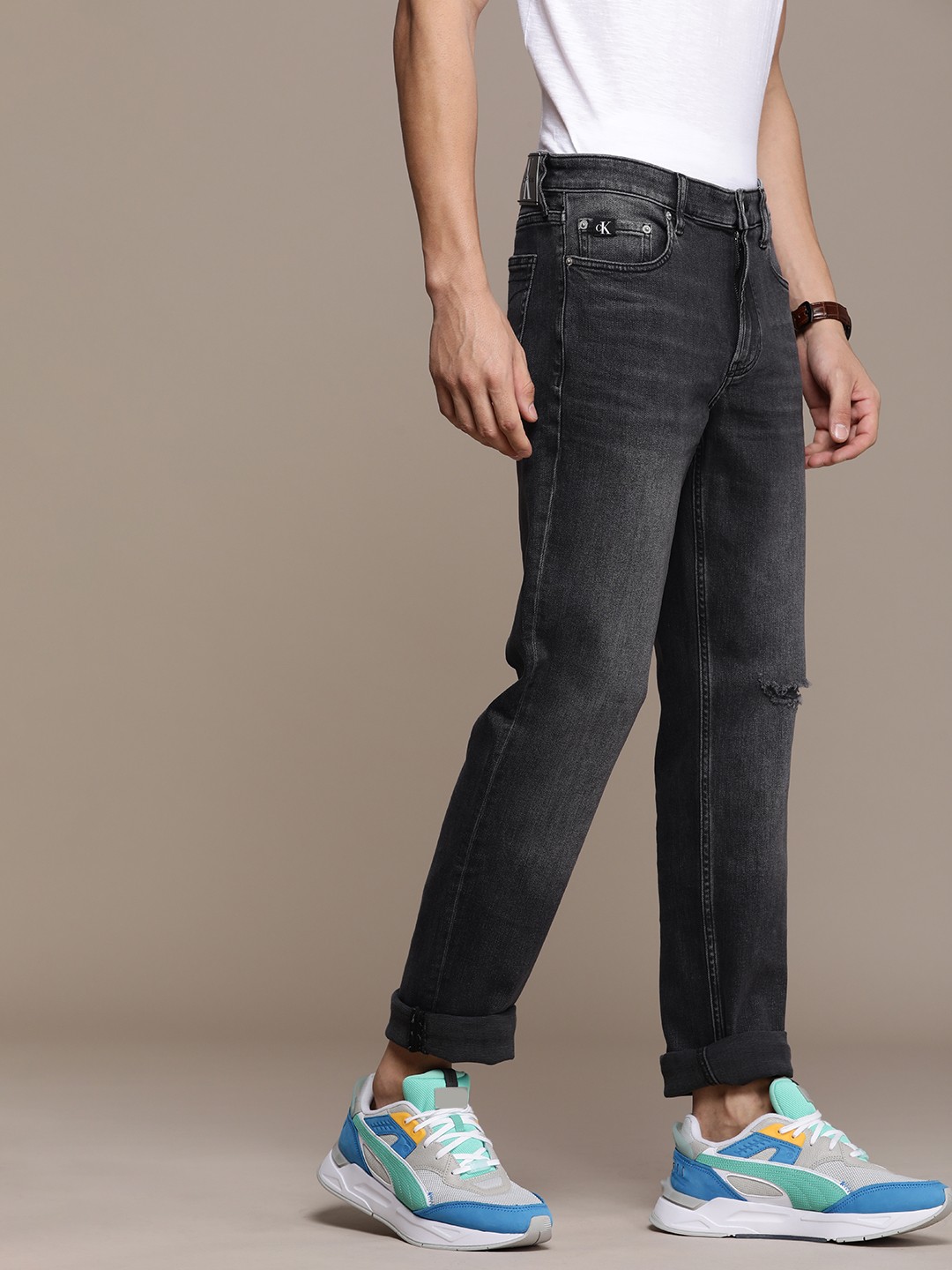 

Calvin Klein Jeans Men Black Body Fit Light Fade Stretchable Jeans