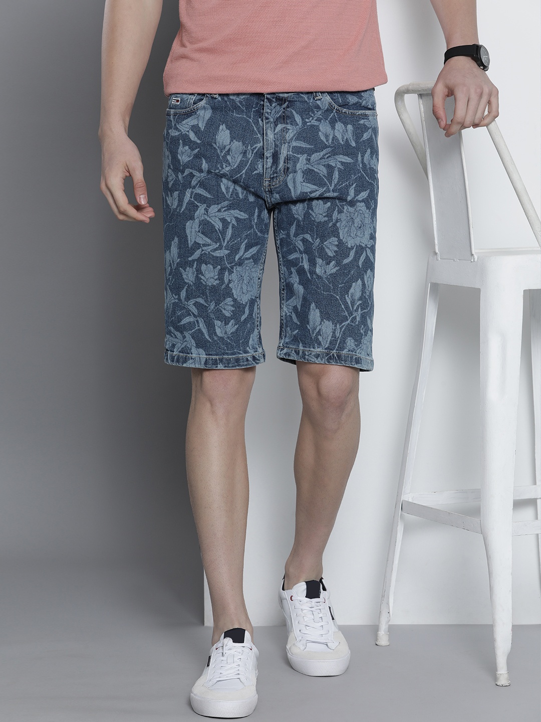 

Tommy Hilfiger Men Blue Floral Printed Casual Denim Shorts