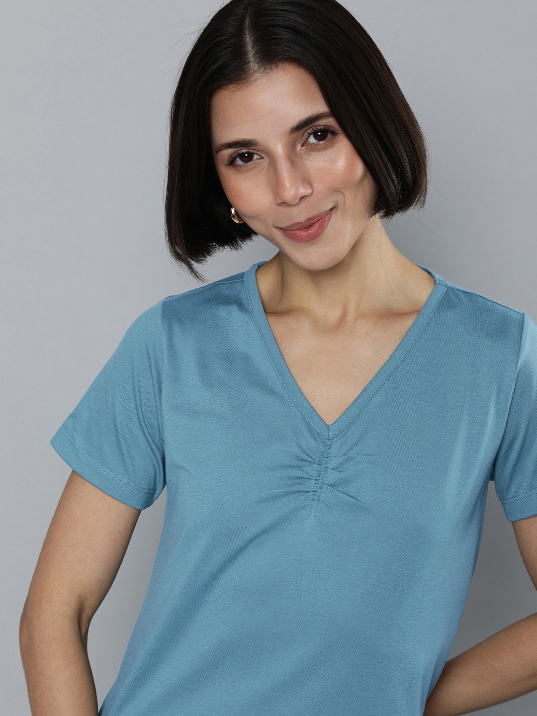 

Mast & Harbour Women Blue V-Neck T-shirt