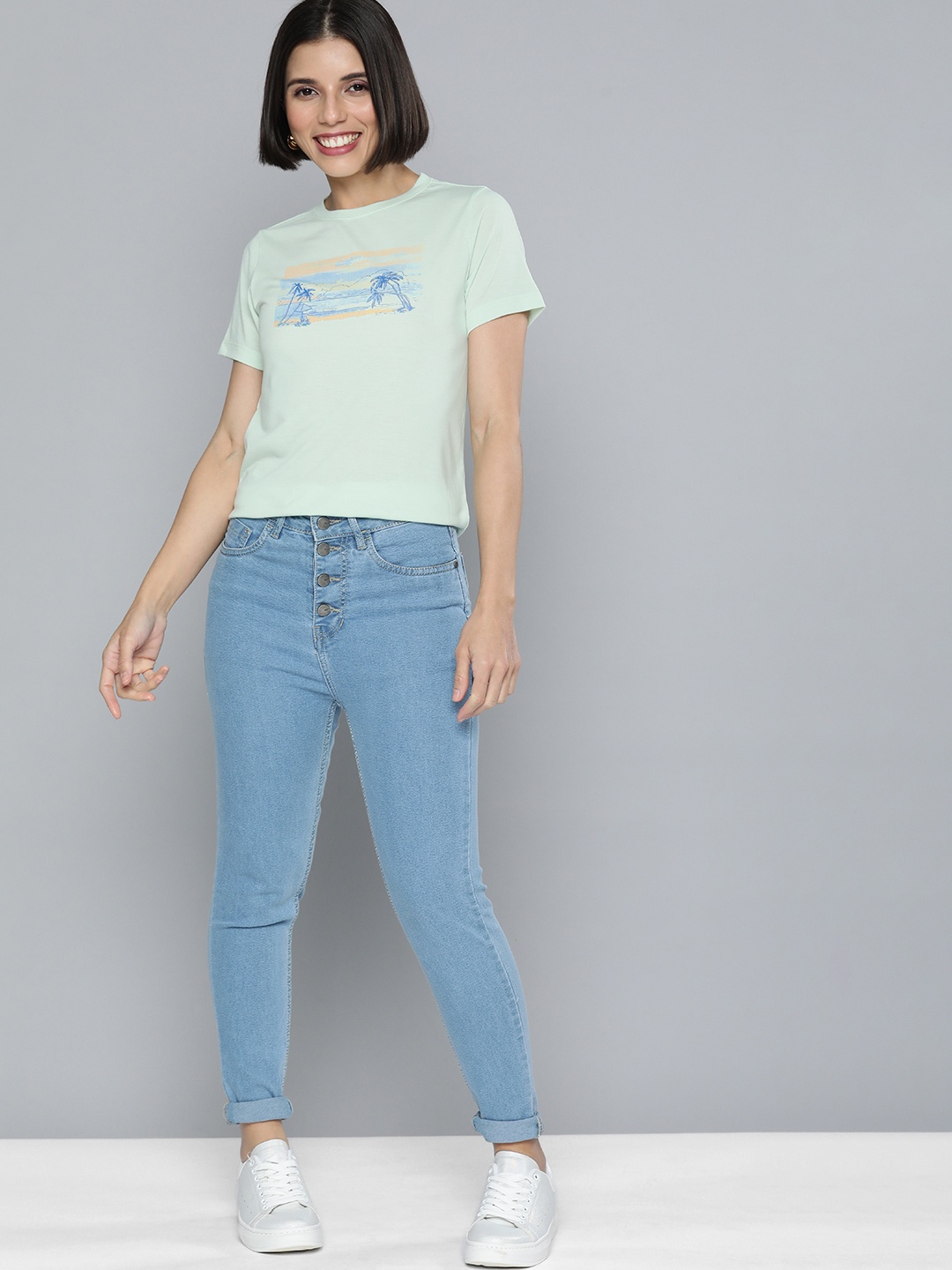 

Mast & Harbour Women Green Graphic Printed Slim Fit Casual T-shirt