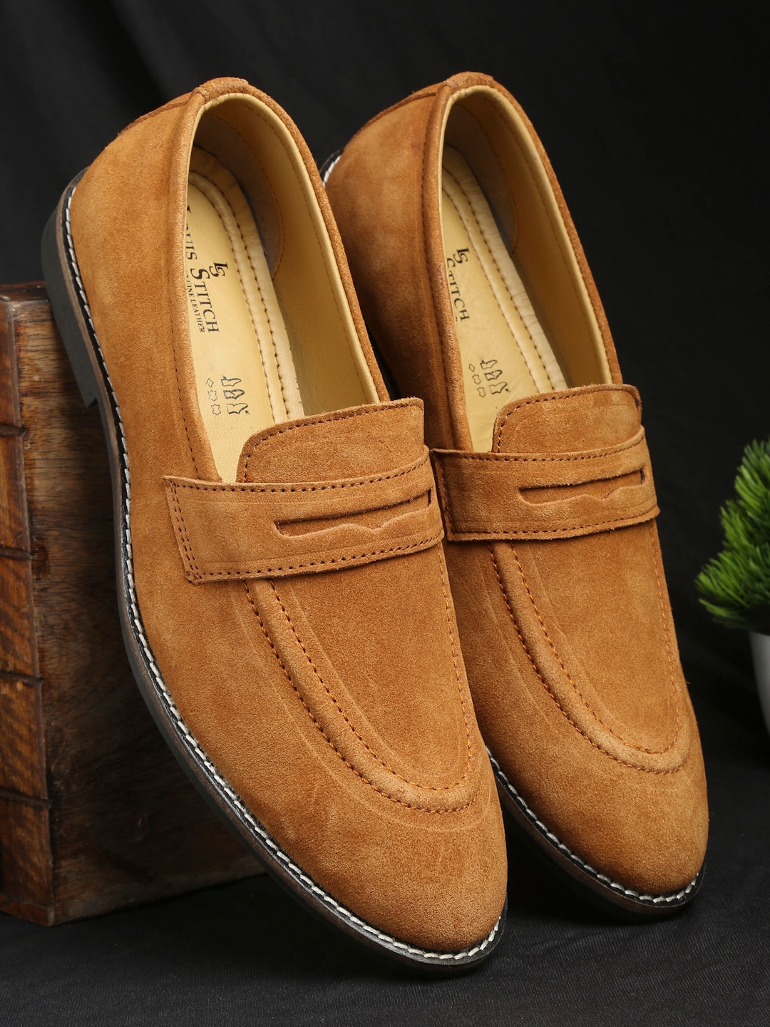 

LOUIS STITCH Men Brown Suede Loafers