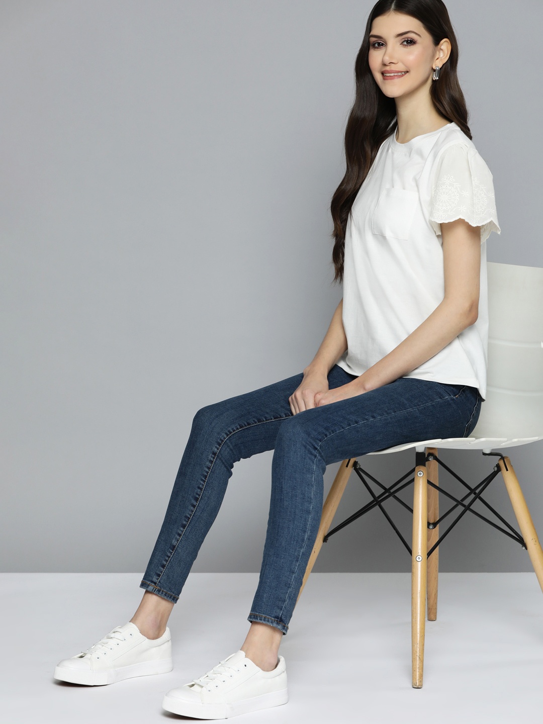 

Mast & Harbour White Solid Pure Cotton Top