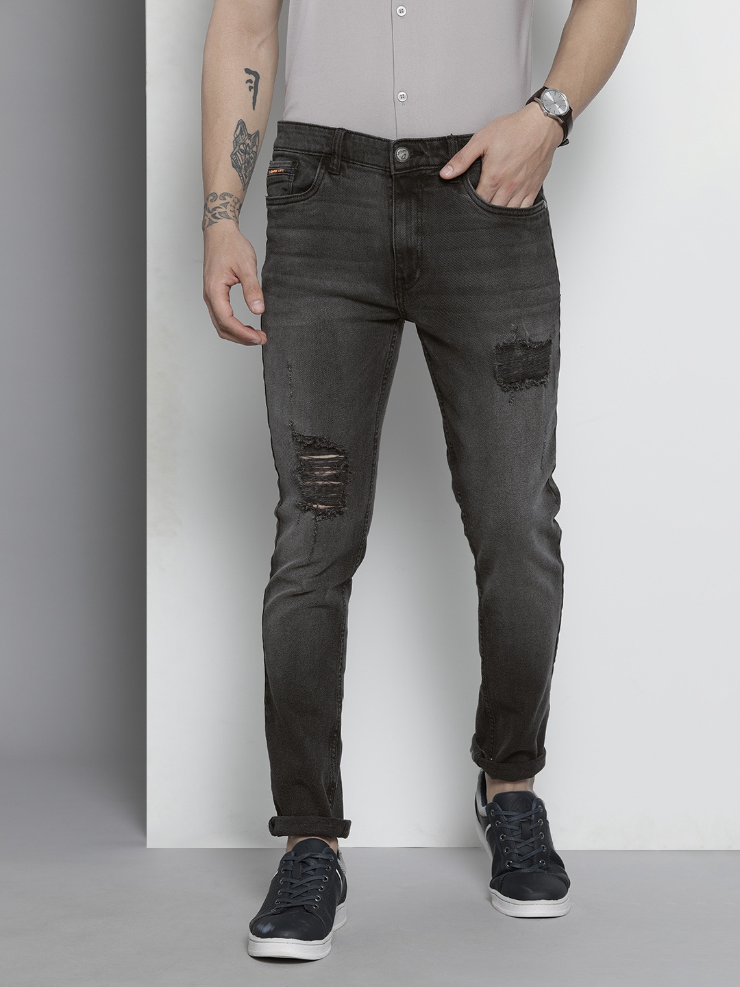 

The Indian Garage Co Men Charcoal Slim Fit Low Distress Light Fade Stretchable Jeans