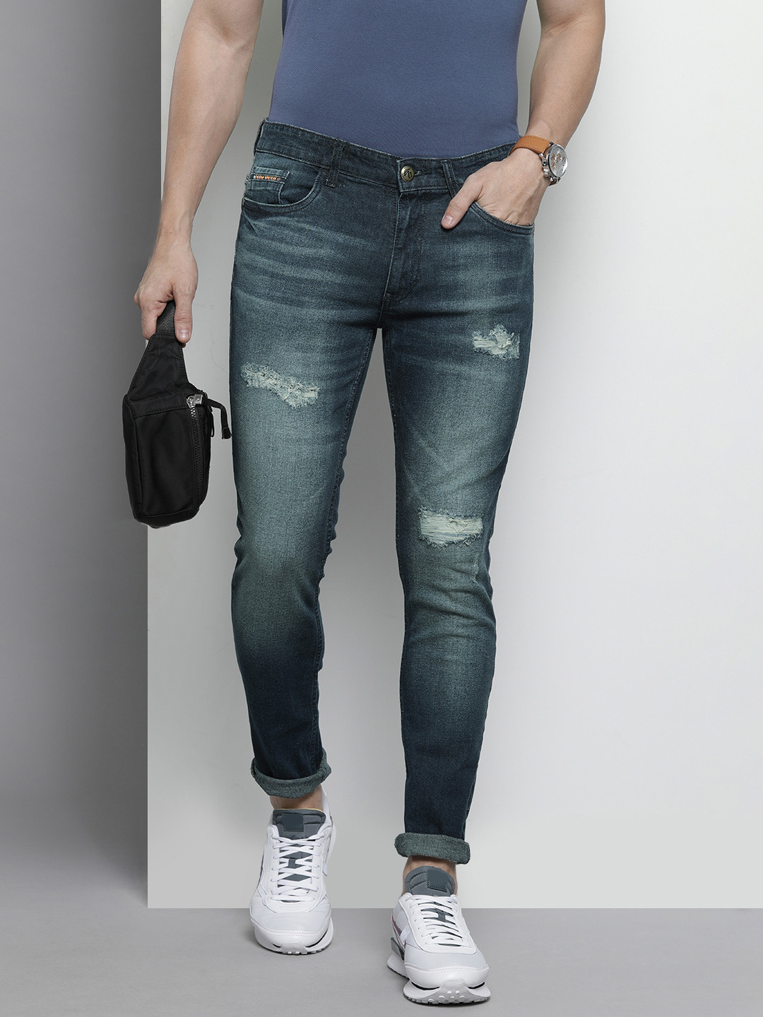 

The Indian Garage Co Men Navy Blue Slim Fit Low Distress Heavy Fade Stretchable Jeans