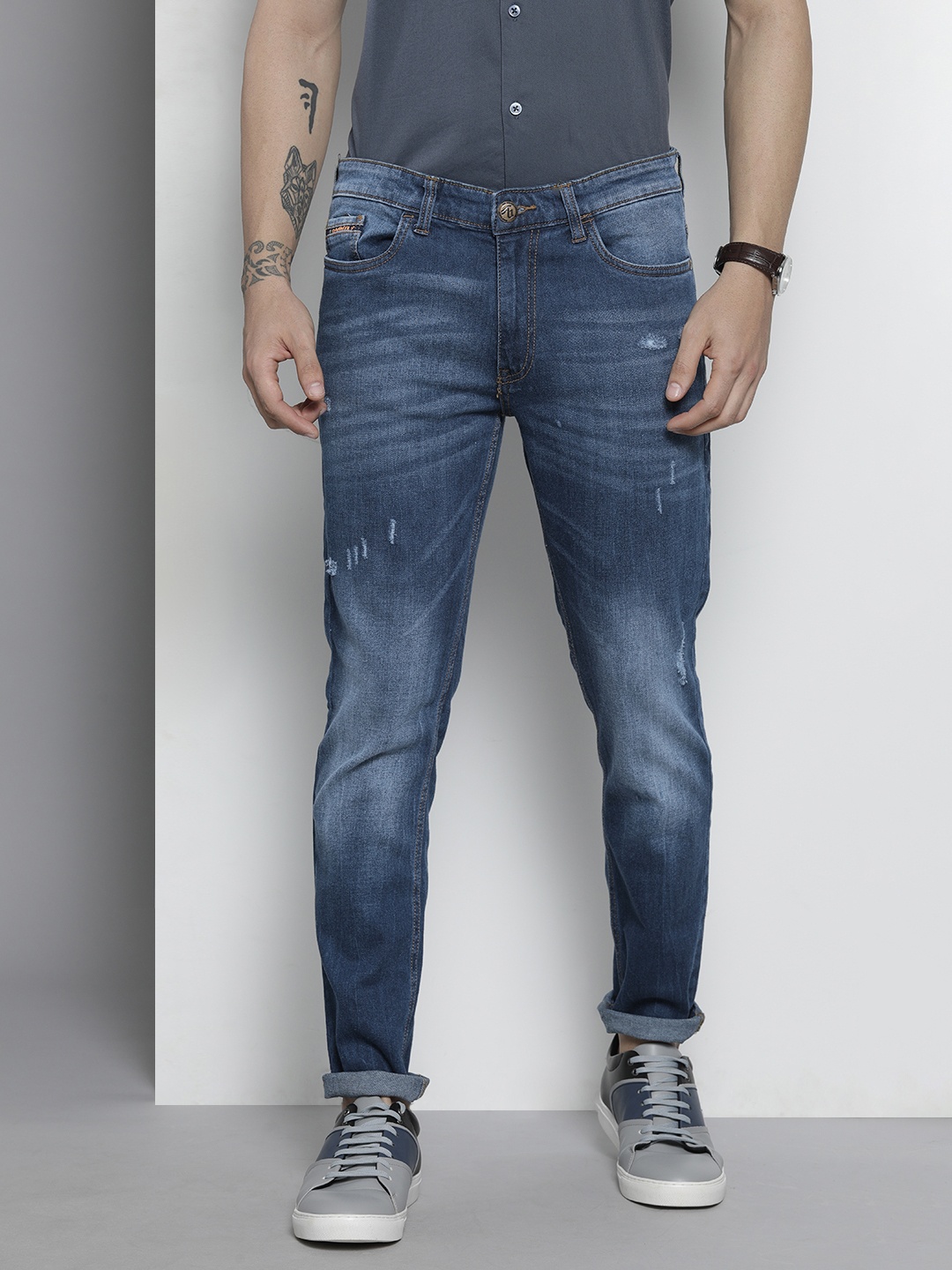 

The Indian Garage Co Men Blue Slim Fit Low Distress Light Fade Stretchable Jeans