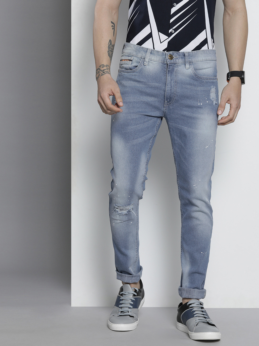 

The Indian Garage Co Men Blue Slim Fit Low Distress Light Fade Stretchable Jeans