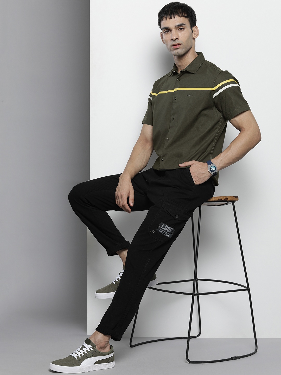 

The Indian Garage Co Men Olive Green Striped Detail Classic Casual Shirt