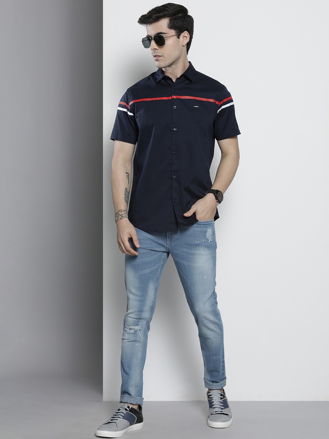 

The Indian Garage Co Men Navy Blue Solid Classic Casual Shirt