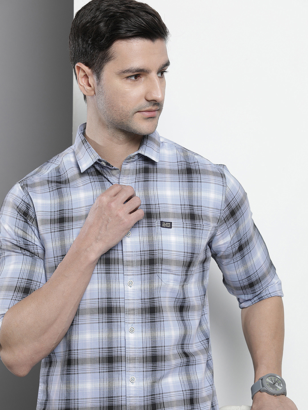 

The Indian Garage Co Men Blue Classic Checked Casual Shirt