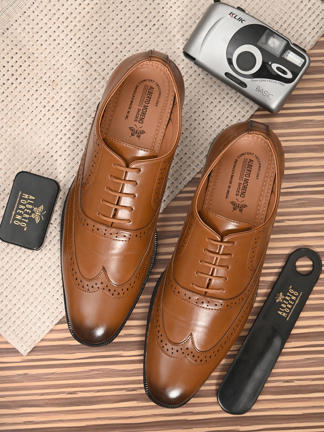 

ALBERTO MORENO Men Tan-Brown Solid Formal Brogues