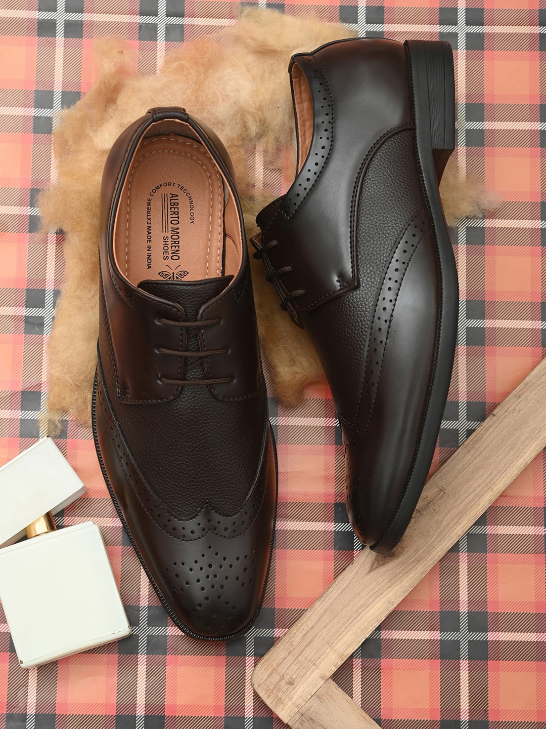 

ALBERTO MORENO Men Brown Solid Formal Brogues