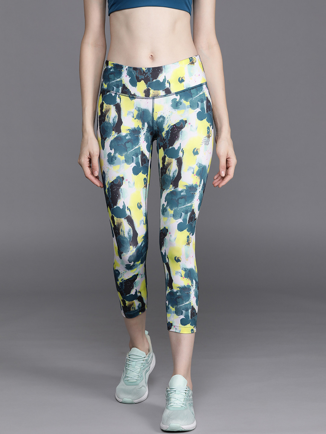 

New Balance Women Teal Blue & Yellow Printed Sports Tights