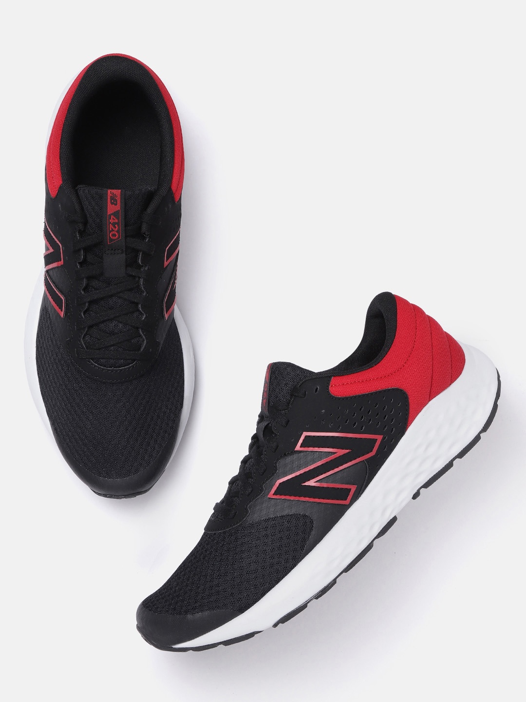 

New Balance Men Black & Red Woven Design Perforated Running Shoes