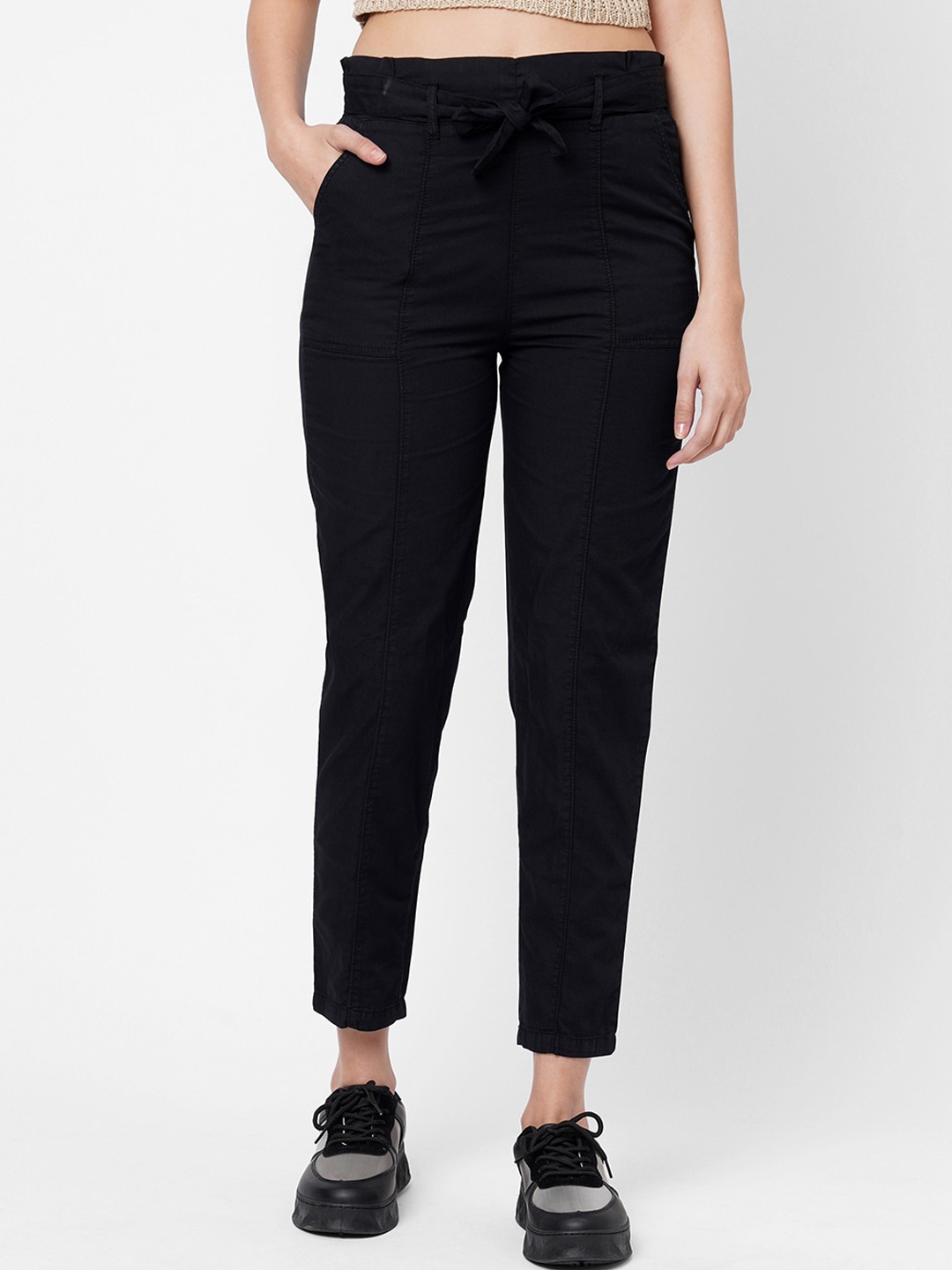 

Kraus Jeans Women Black Loose Fit High-Rise Cropped Trousers