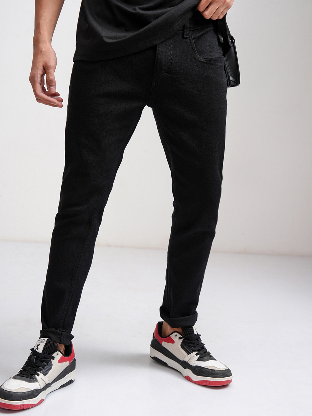 

HIGHLANDER Men Black Tapered Fit Clean Look Stretchable Jeans