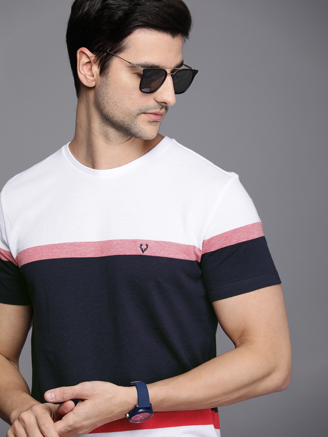 

Allen Solly Men White & Navy Blue Colourblocked Pure Cotton T-shirt