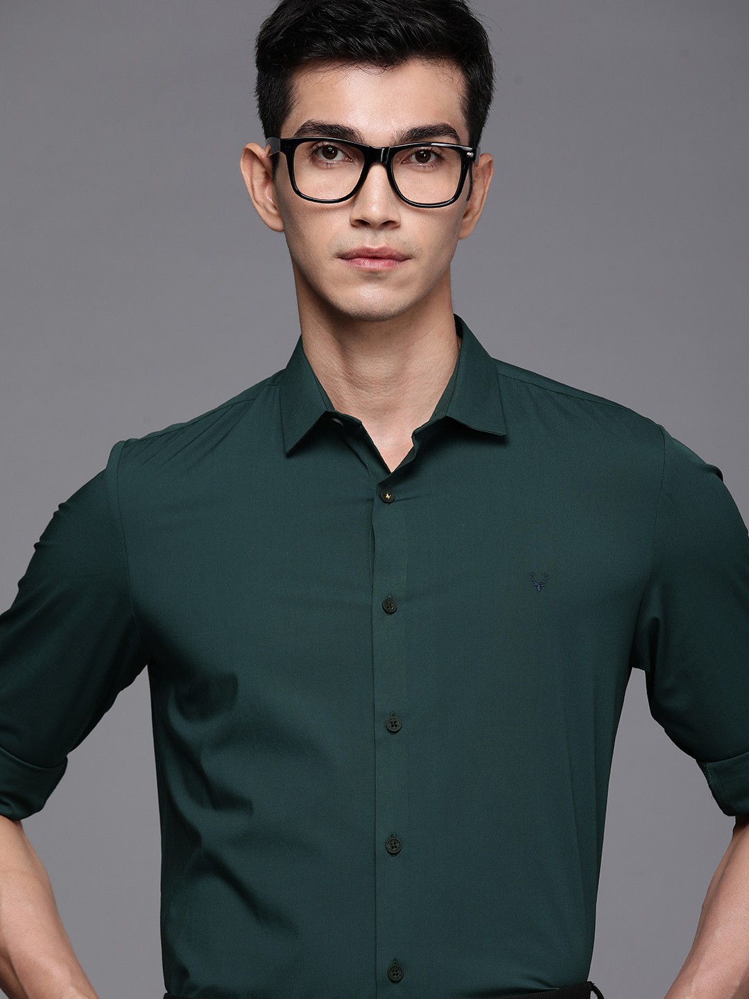 

Allen Solly Men Green Solid Modern Slim Fit Semiformal Shirt
