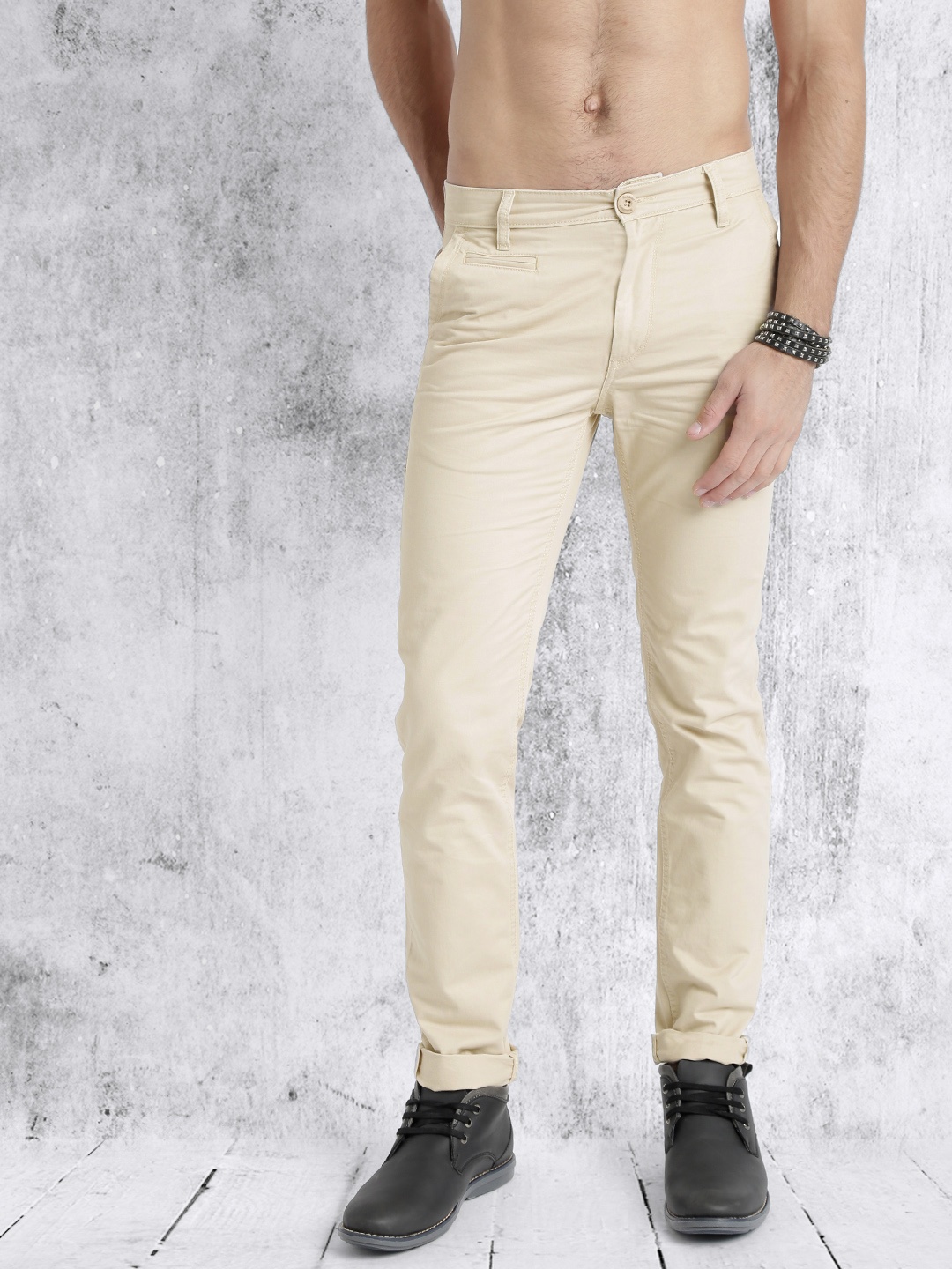 

Roadster Men Beige Solid Chinos