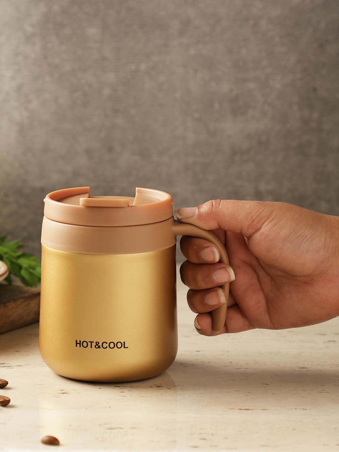 

The Decor Mart Golden Insulated Travel Mug With Handle, Gold
