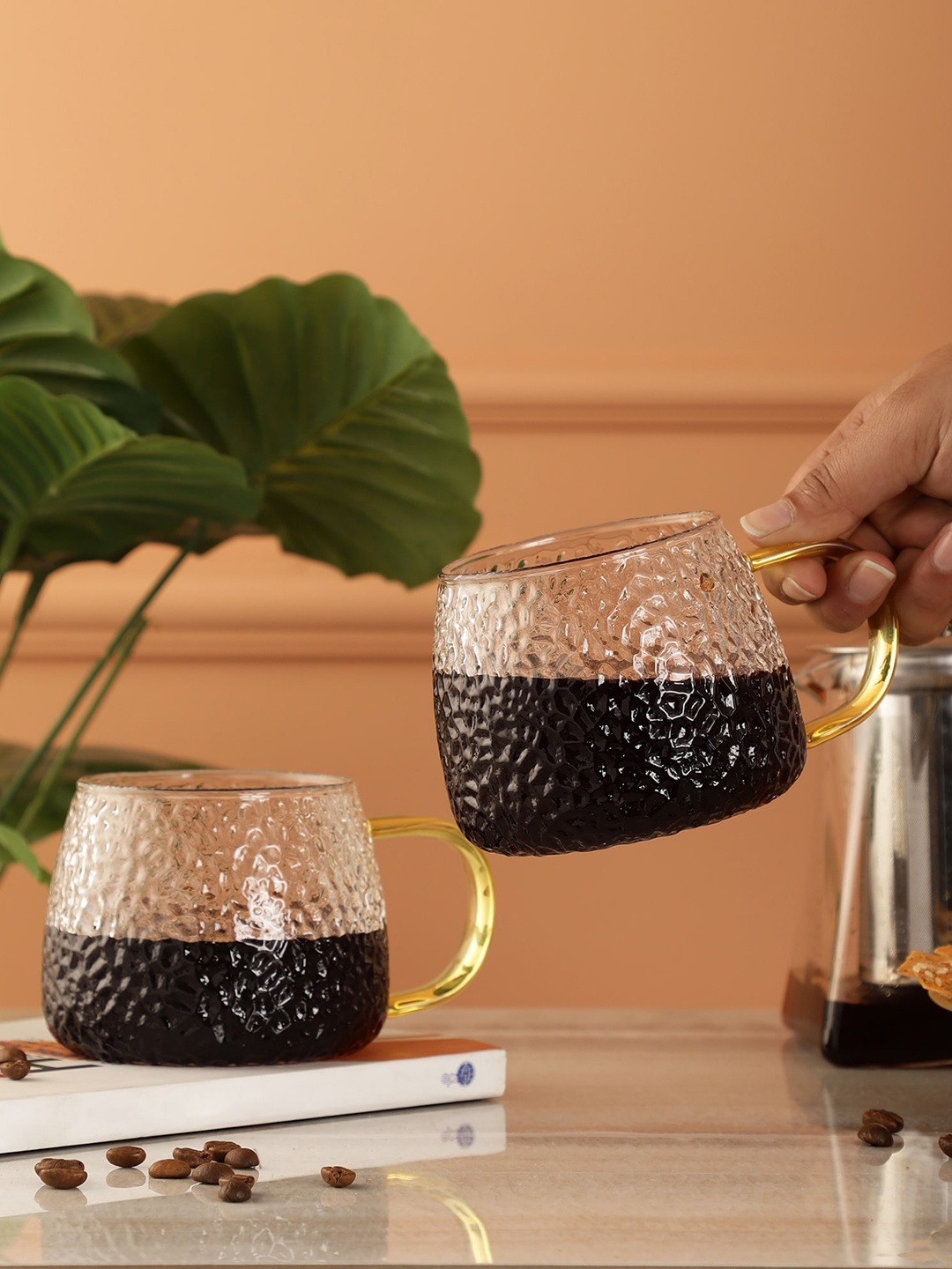 

The Decor Mart Set of 2 Transparent & Gold-Toned Textured Glass Cups