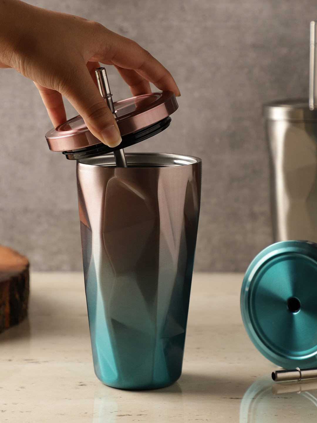

The Decor Mart Pink & Blue Colourblocked Stainless Steel Tumbler with Straw