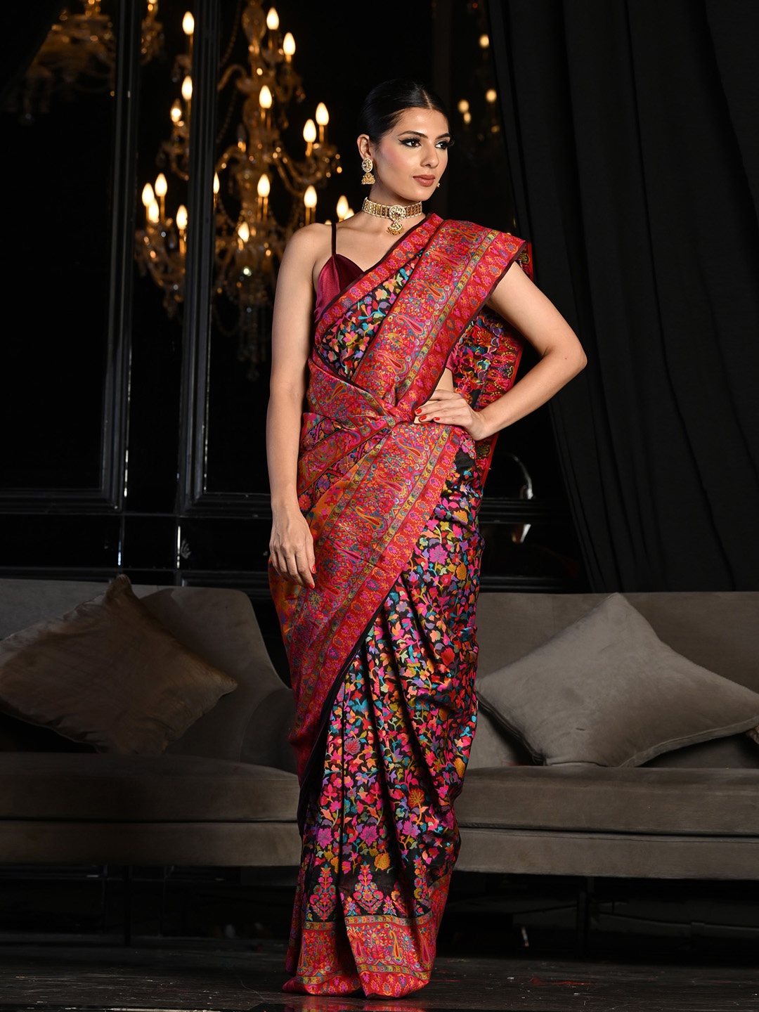 

BEATITUDE Black & Pink Floral Zari Silk Blend Saree