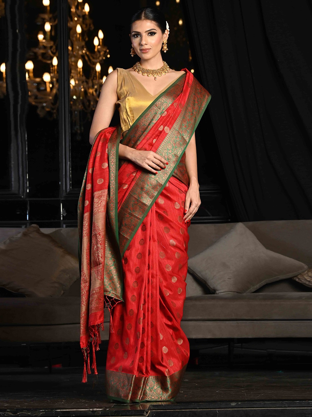 

BEATITUDE Red & Green Ethnic Motifs Silk Blend Banarasi Saree