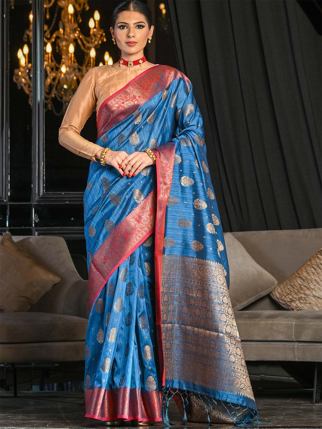 

BEATITUDE Blue & Gold-Toned Ethnic Motifs Silk Blend Banarasi Saree