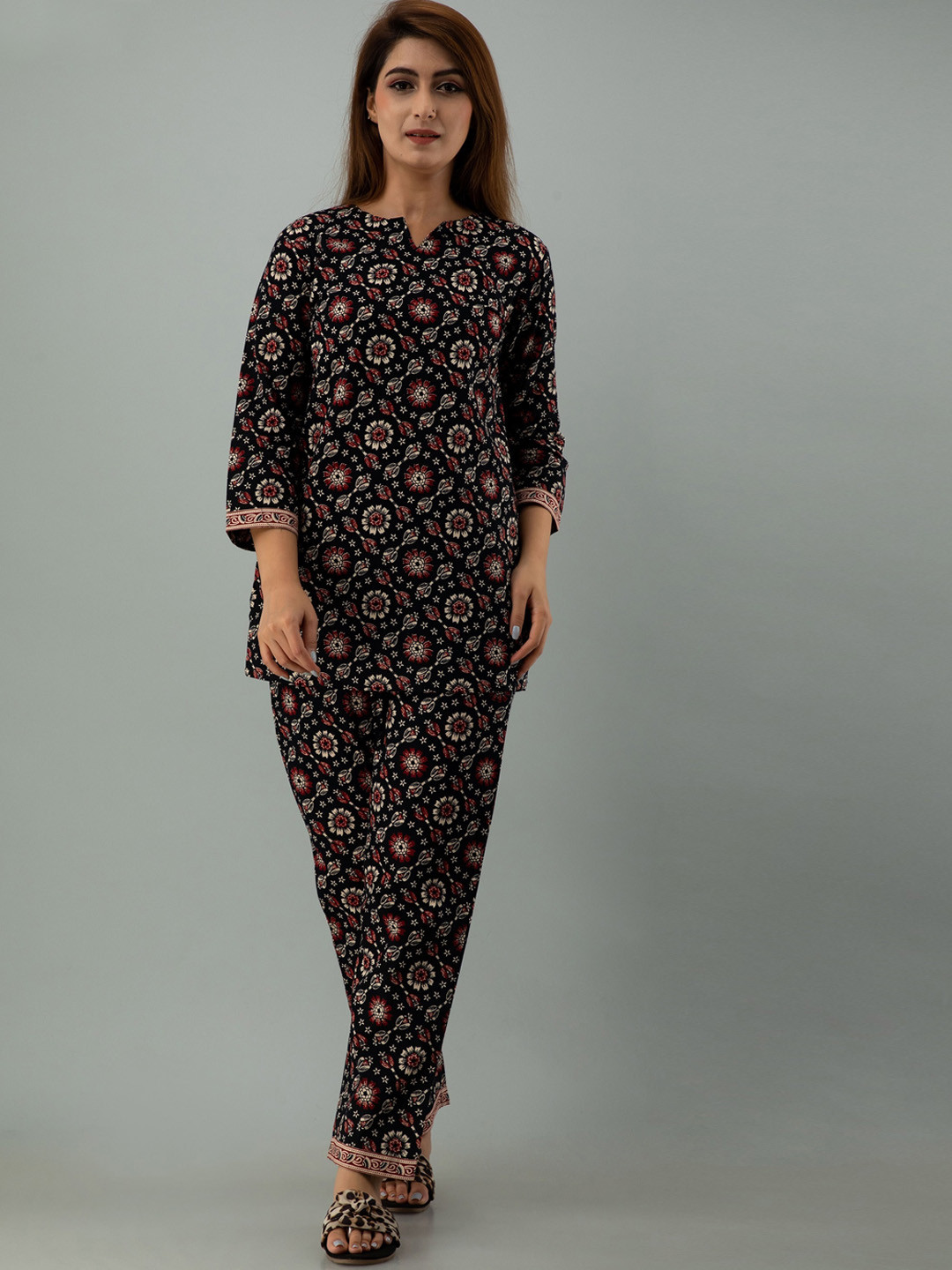 

SKY SHOPPIE Women Black Floral Printed Pure cotton Night suit Set