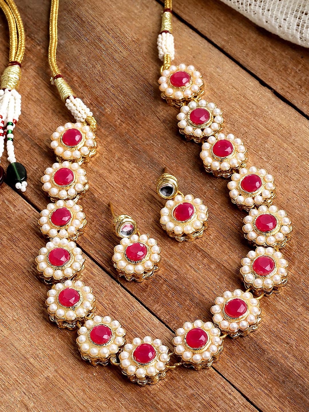 

KARATCART Gold Plated Red Kundan-Studded Jewellery Set