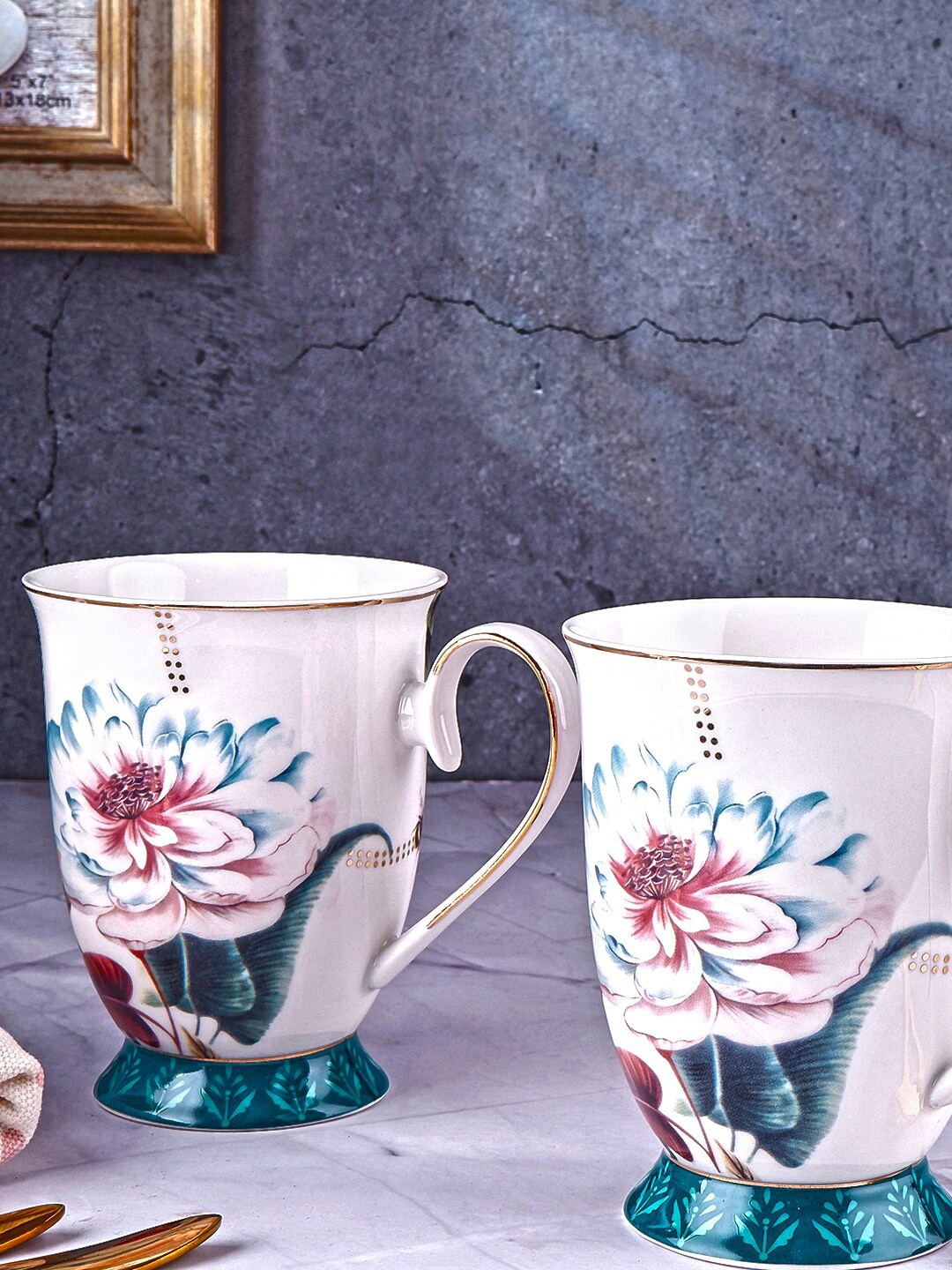 

THE WHITE INK DECOR White & Blue Set Of 2 Printed Ceramic Glossy Mugs