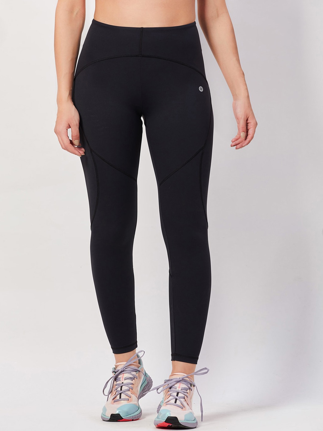 

SEEQ Women Black Solid Training Tights