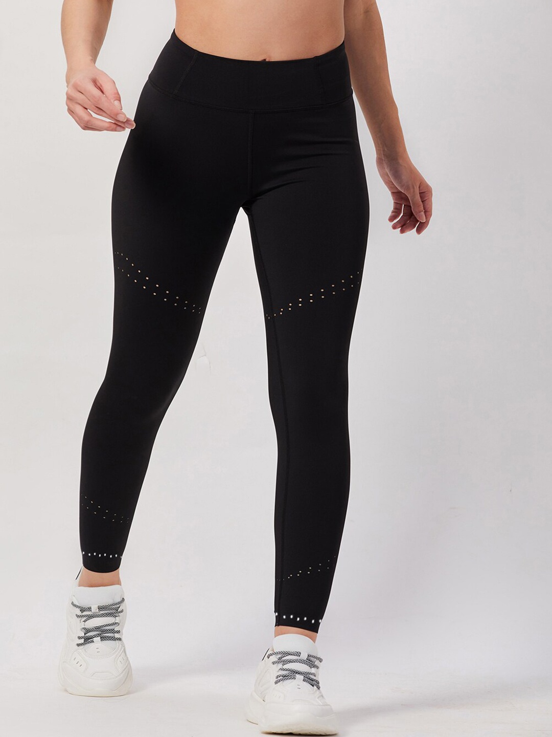 

SEEQ Women Black Solid Skinstinct Tights