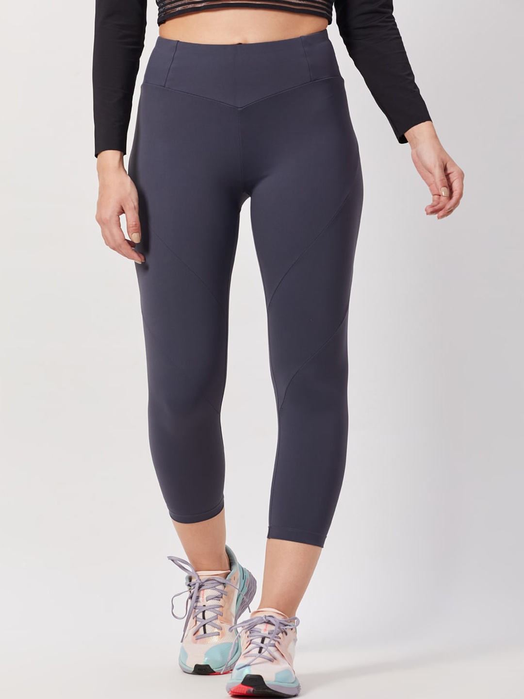 

SEEQ Women Grey Solid Three Fourth Tights
